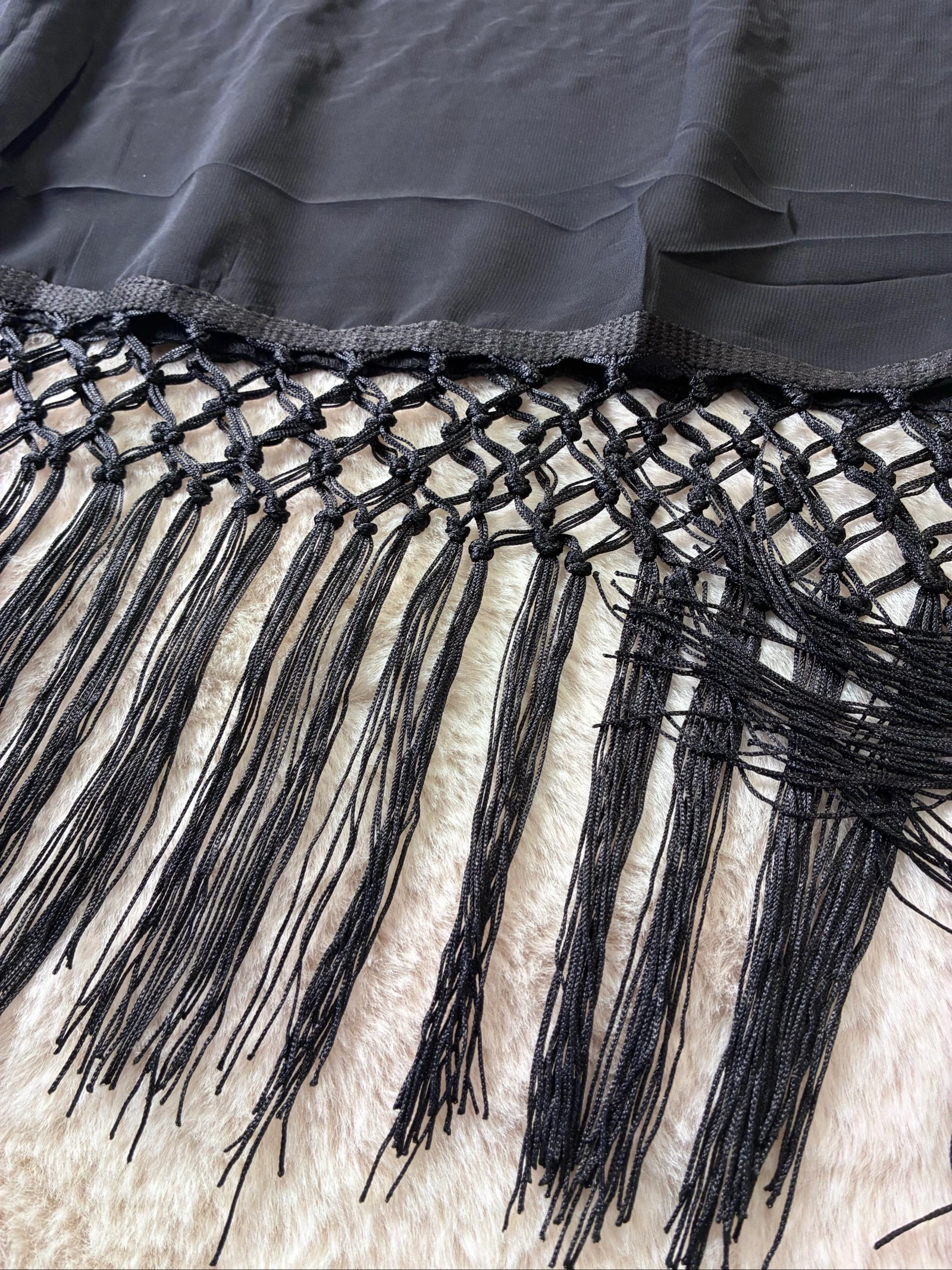 Túnica / Poncho transparente negro con flecos de macramé – Talla Única – photo 5